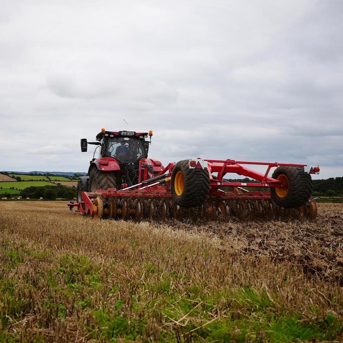 cfmachineryco's tweet photo. On Demo 💨

@VaderstadUK Carrier XT on demo today in Wexford 👏🏻 

If you’d like to demo this incredible machine make sure to get in contact with our dedicated sales team at Cooney Furlong Machinery 🚜 

@vaderstad #vaderstad #cooneyfurlongmachinery #demo #demomachine https://t.co/D9zlbMXHf8