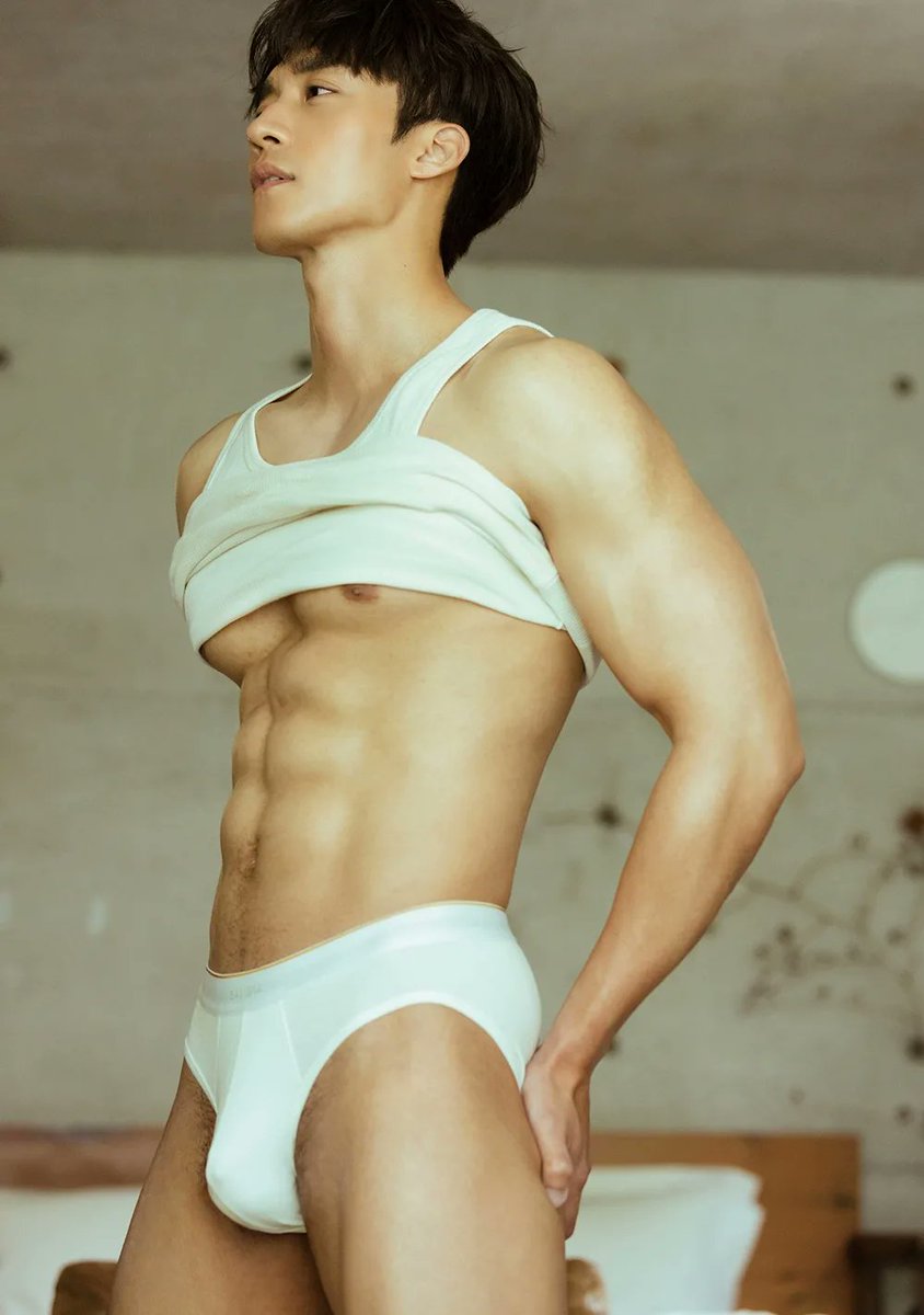 BLUPDATE2022's tweet photo. LOOK: '#HIStory3: Trapped' actor Andy Bian  in his upcoming photo book 'GOOD BOY'.

⭐ Pre-order: September 7th at midnight 
⭐ Official Release: September 12th
▶️ LINK: https://t.co/Zn9snrRbhJ https://t.co/agOtCGTDUg