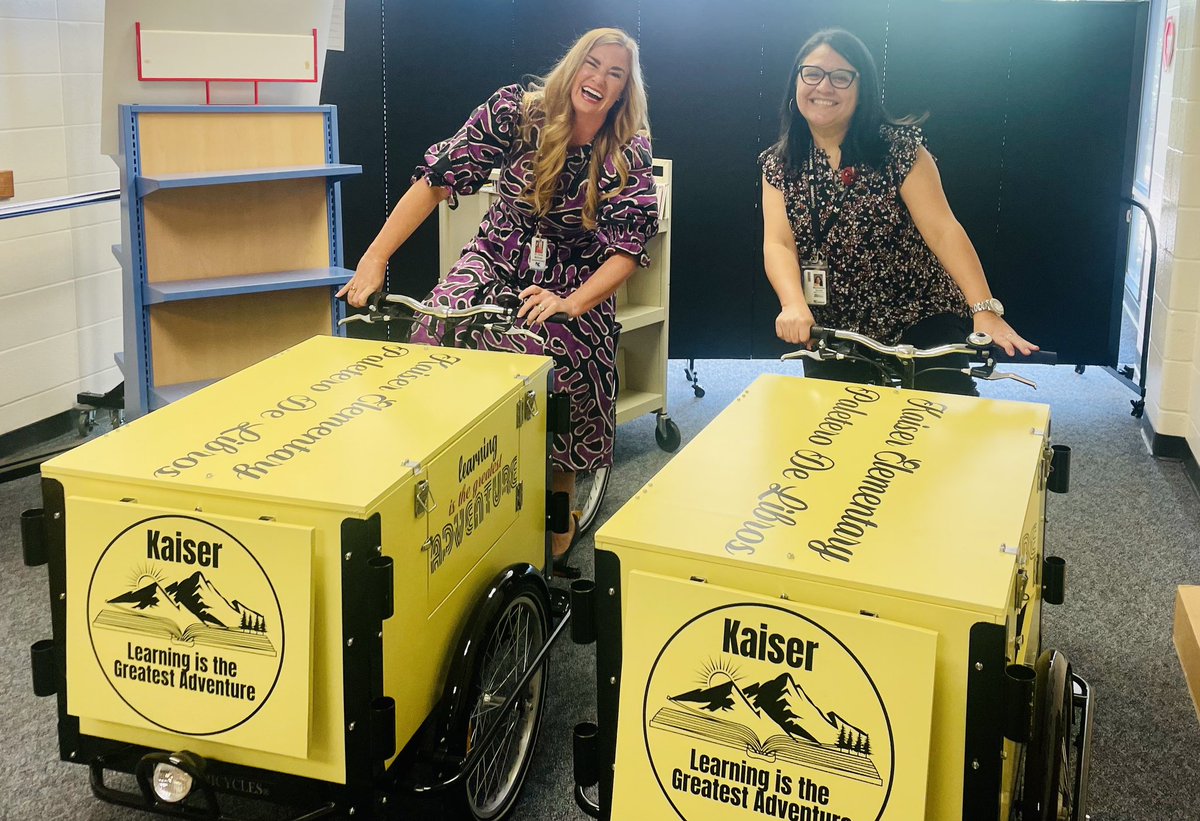 jenny_mcgown's tweet image. So much fun getting to test out the new “Paletero de Libros” with Principal Zavala at Kaiser—this innovative idea funded by our amazing Klein Education Foundation will soon be out and about in the neighborhood delivering treats &amp;amp; books right to our students’ homes! 🍦📚🎉