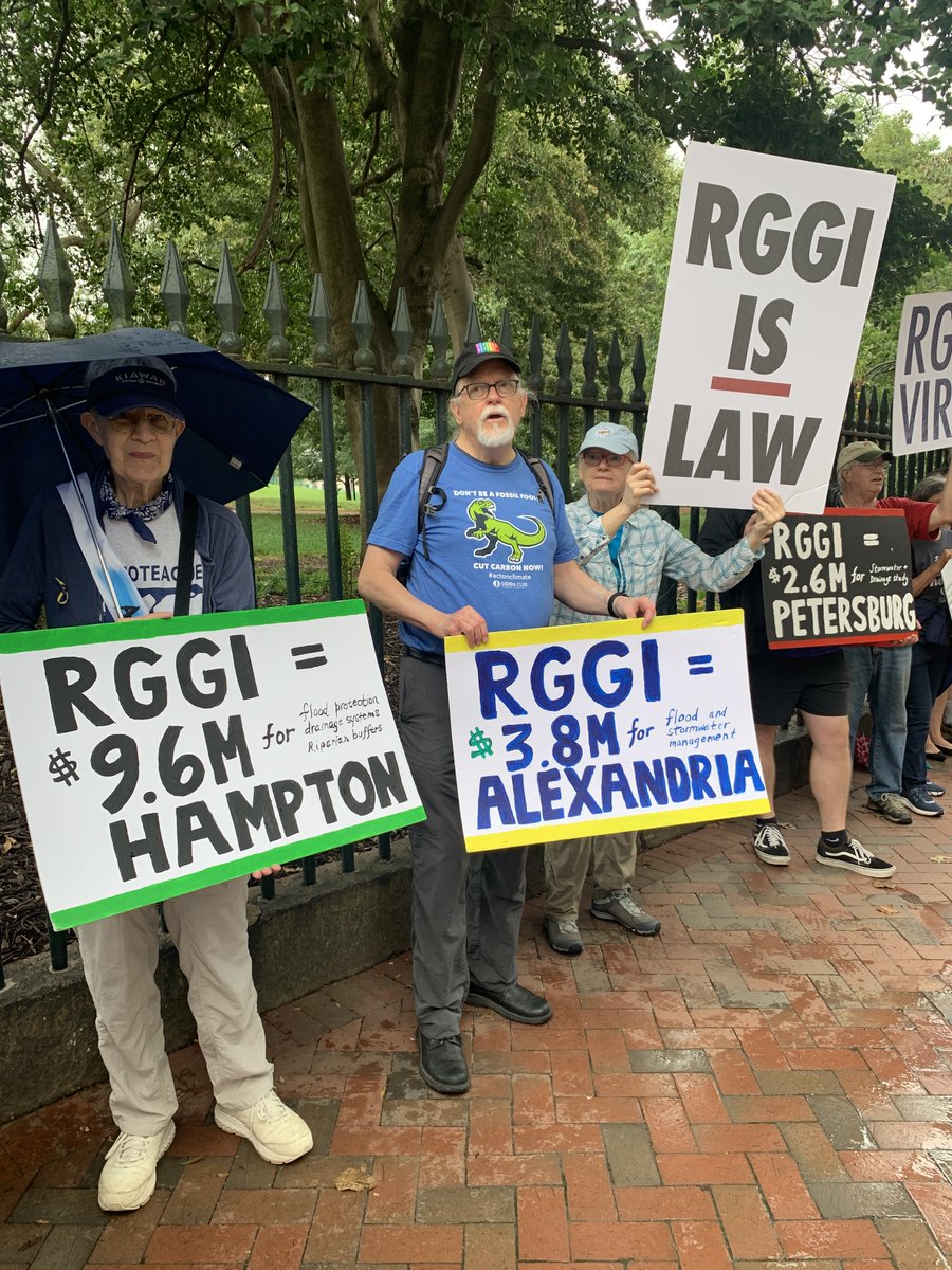 AppVoices's tweet photo. Folks across the commonwealth showed up for the Regional Greenhouse Gas Initiative today! At the Richmond rally, protesters gathered in front of the state capitol to remind #GovernorVA that #RGGI is the law! (🧵1/4) #StayInRGGI #RGGIisLaw @CCAN @vasierraclub @VirginiaLCV https://t.co/kprtjpfVIU