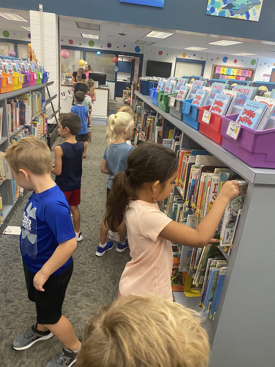 MrsBeckman1st's tweet photo. We had so much fun during our 1st trip to the library!! We were super excited to be able to check out 2 books this year! 🎉📚 @LaurelOakElem https://t.co/hMN82nJj9n