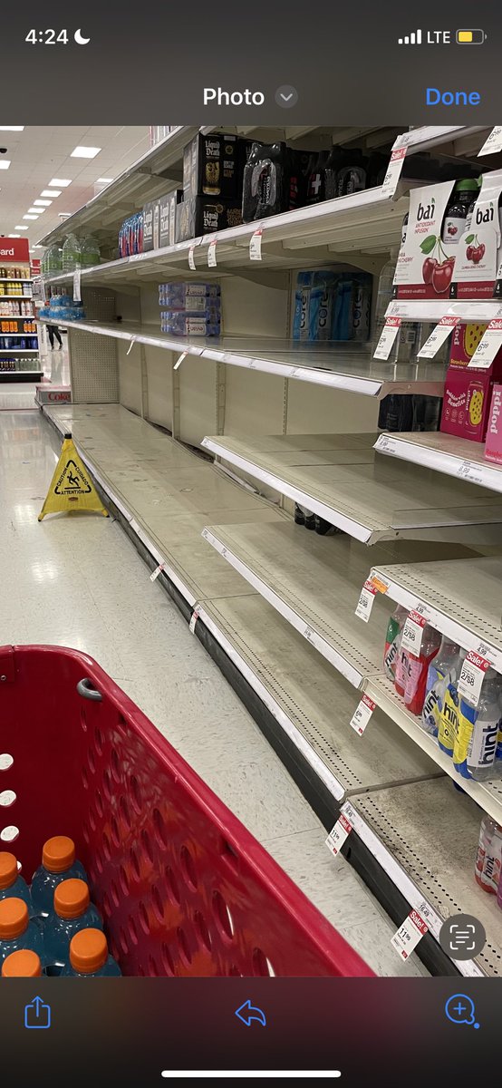 FFSchmucks's tweet photo. Bah gawd! The water aisle has a family! #HurricaneIdalia #Florida #Sweathogs https://t.co/BE4IgT0uir