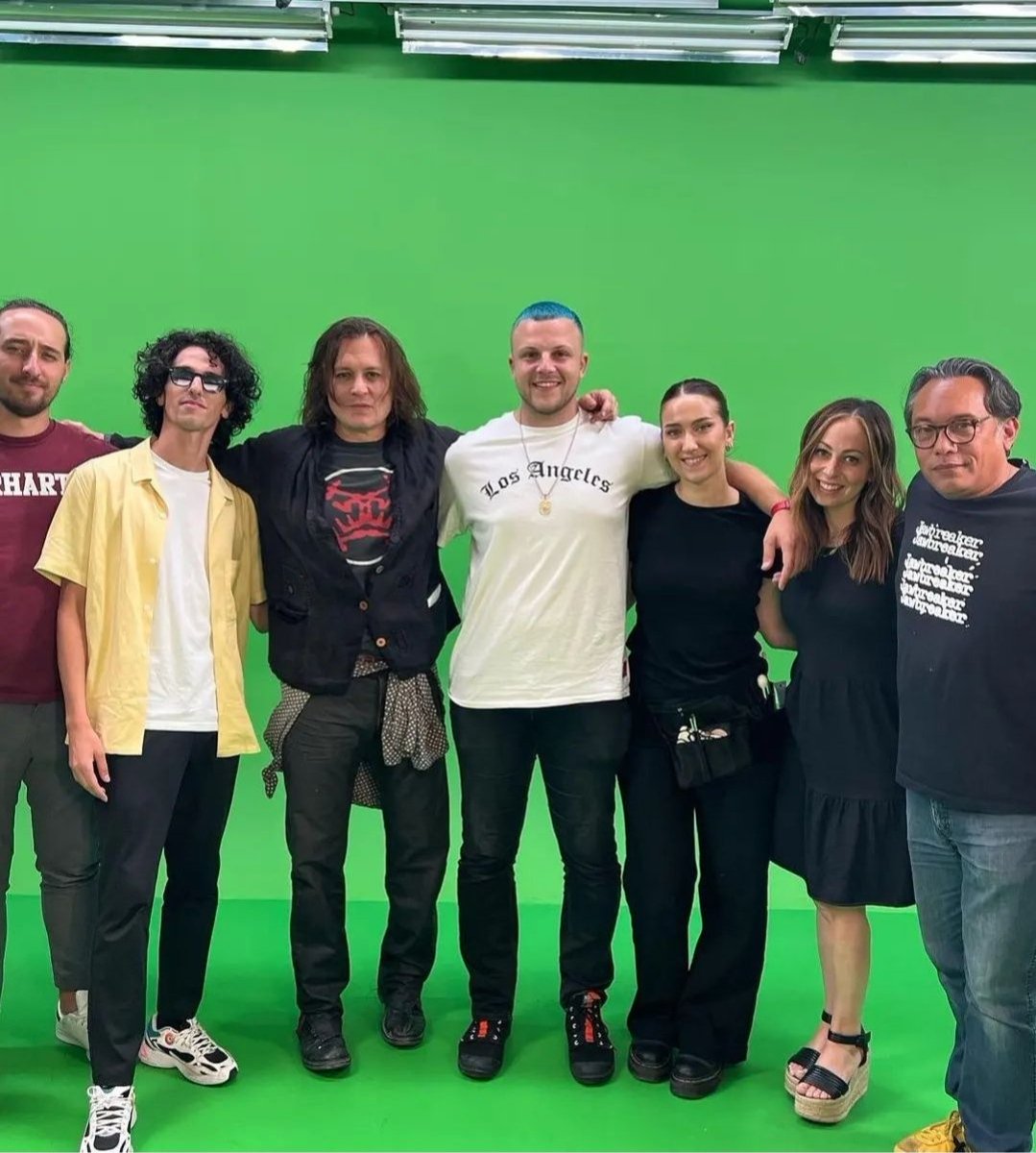 yasmin216000's tweet photo. Johnny Depp on this day year ago at the VMAs music award π₯Ήβ€οΈβπ©Ήπ Happy 1th year our beautiful Moon Man π₯³πππ» aww i miss our moon man & 2022 so f much πππ #johnnydepp #depphead #Ψ¬ΩΩΩ_Ψ―ΩΨ¨ #johnnydeppisloved #moonmandepp #johnnydepp2022 #johnnydeppforever #vmas2022 https://t.co/nAFkYxLg70