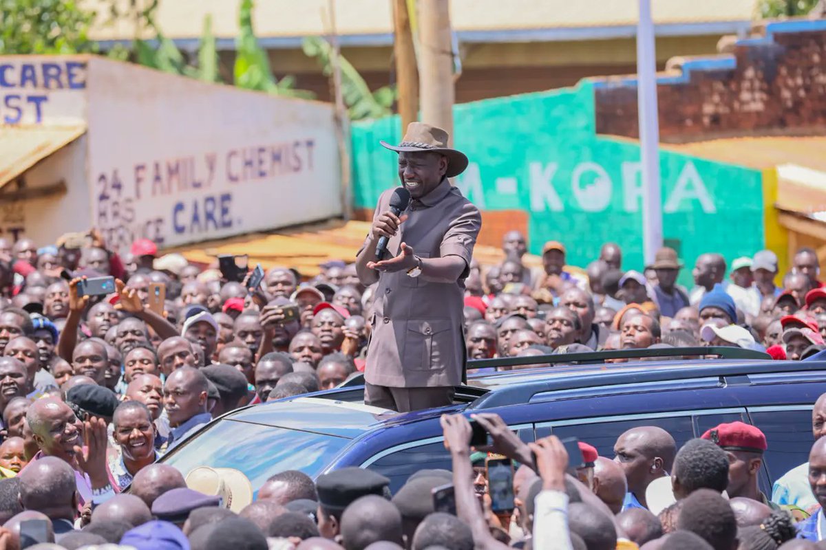 magwaz3's tweet photo. A whole President, standing on top of vehicles and start threatening investors. That either he arrests them, deport them or take them to heaven.
We decided to waste 5 years under President William Ruto.
Jaswant Rai is a CARTEL just because he didn't support him. Pettiness. https://t.co/Ex3yg1ub76