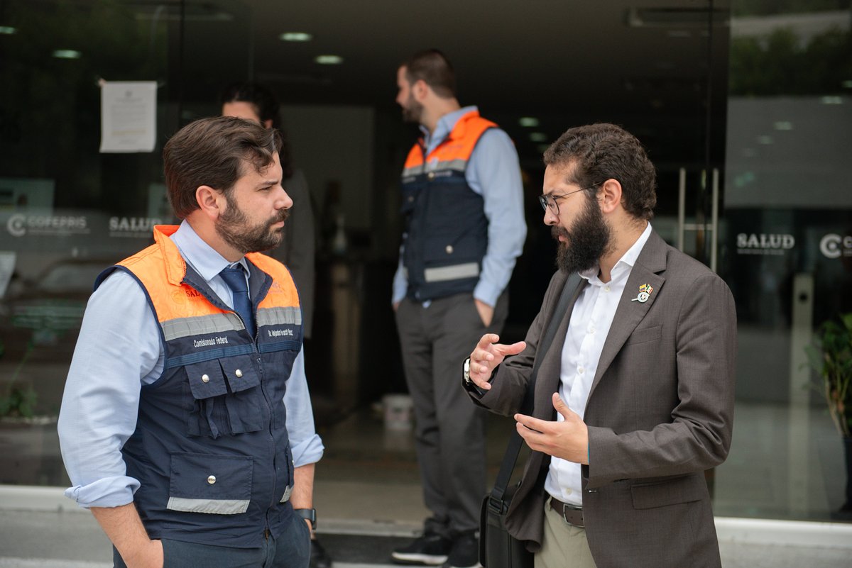 EmbColombiaMex's tweet photo. Nos reunimos con el Comisionado @COFEPRIS, Dr. @AlejandroSvarch, para seguir líneas estratégicas de trabajo conjunto 🇨🇴-🇲🇽 como: liderar agenda integración vía #AMLAC, desarrollo de vacunas, Conferencia Regional sobre la Política de Drogas, y articulación @SSalud_mx @MinSaludCol. https://t.co/EHE43MdCwl