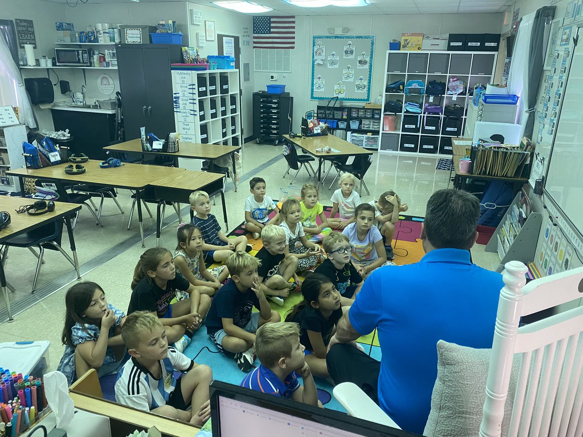 MrsBeckman1st's tweet photo. We had a special guest reader come to our class!! Thank you Dr. Castellani for reading us not one but TWO awesome books!! 📚@LaurelOakElem https://t.co/BU1Aal8LVS