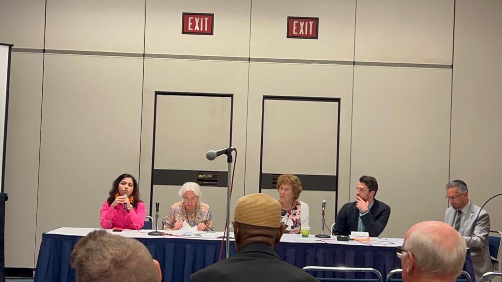 KehkashanBasu's tweet photo. #GreenHope in Chicago, USA!🇺🇸
Delighted to speak at "The #GlobalEthic & The #EarthCharter in Dialogue" event at the 2023 Parliament of the World's Religions on how we at GHF put the teachings of the Global Ethic & Earth Charter into action!🌍
#2023PoWR #InterfaithHarmony #Peace https://t.co/U1rYHx04zG