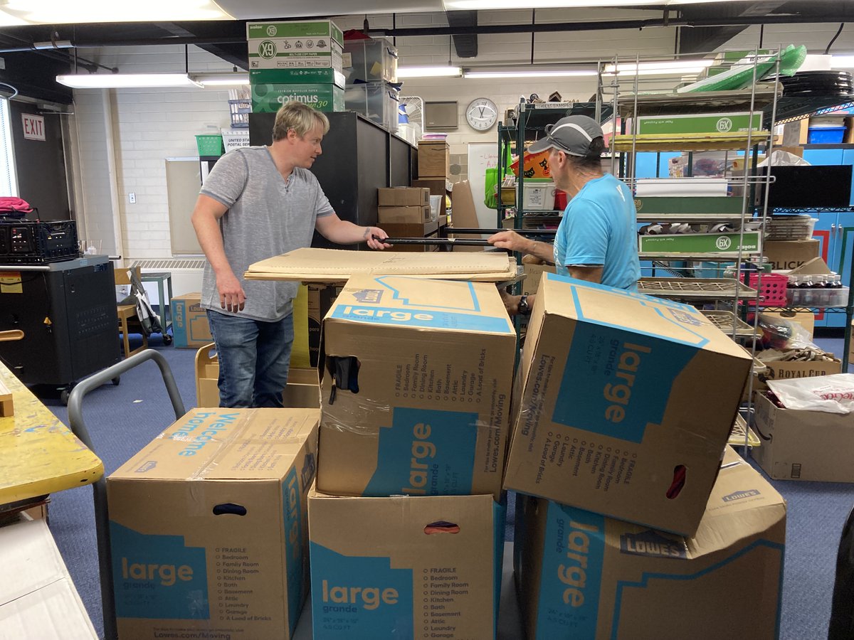CrayonsMatter's tweet photo. 225 backpacks shared with the Newcomers School in Greensboro!  🎉 

#crayonsmatter #nonprofit #sogso #artmatters #schoolsupplies #domoregood #greensboronc @GCSchoolsNC https://t.co/wO6FZ8Ky0q