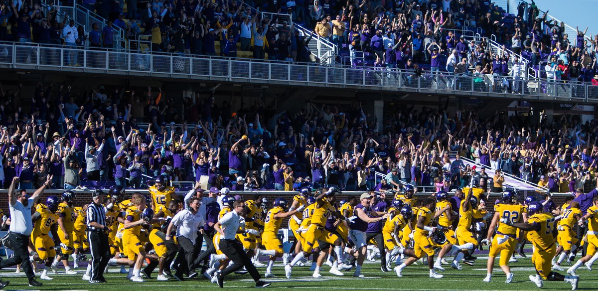 UMHB Football🏈 (@crufootball) on Twitter photo “UMHB plays football this week.” 
#gocru “UMHB plays football this week.” 
#gocru