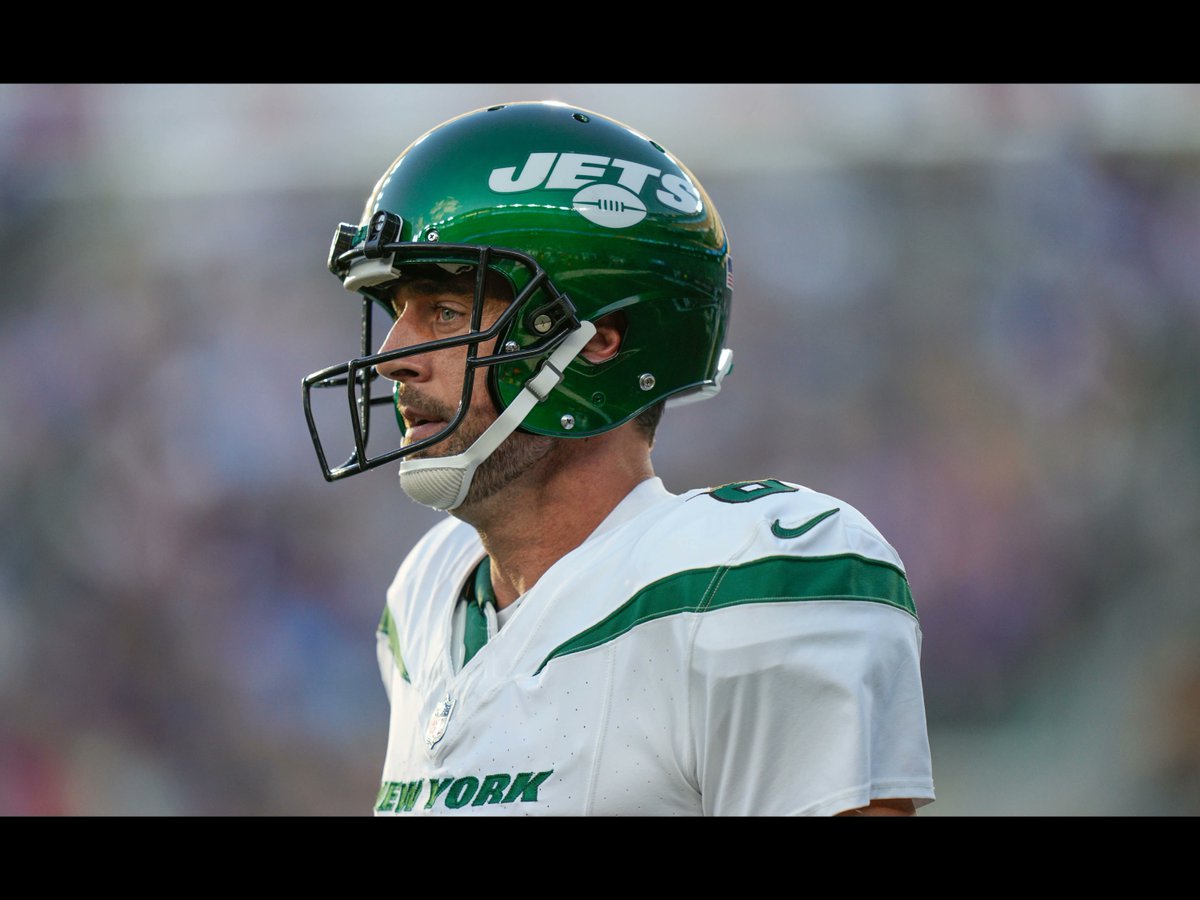 barstoolsports's tweet photo. A Bar In Milwaukee Will Pay Your Tab Whenever The Jets Lose A Game Started By Aaron Rodgers https://t.co/C19Rlj3C3l https://t.co/ihHYZfhYbA