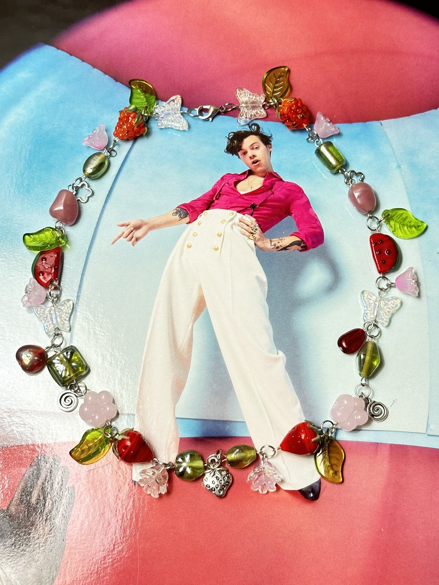 harry jewelry giveaway!! 

1 winner will get a custom of anything they want! bracelet, keychain, earrings, etc!

everything below will be available to purchase this sunday! 

to enter
- follow me + rt
-rt this tweet

ends sunday 9/3, same day as the drop!