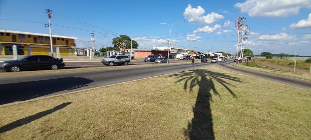 Así van quedando los trabajos ejecutados por nuestros equipos de ornato municipal, en las vialidades de Ciudad Bolívar, consolidando los espacios para el bienestar de nuestro pueblo #TierraDePaz