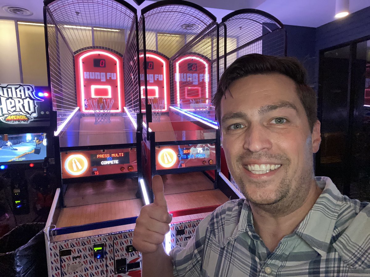thewilltosell's tweet photo. Day 6 of selfie posting, in preparation of becoming an ambassador for @solanamobile.
This is the #Solanasummerfest practice court where we saw @notsoeasymoney get in some very important practice, before screaming about being woken up inside.
I stand behind you dawg, as seenπ https://t.co/lGSF3Ay3Dz