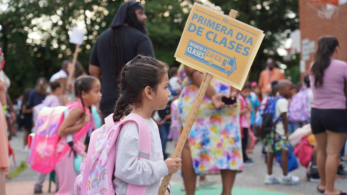 pgcps's tweet image. The first day of school is in the books! 📚 

✅ View photos: photos.google.com/share/AF1QipN-…
✅ Share your back to school moments: pgcps.org/about-pgcps/ba…