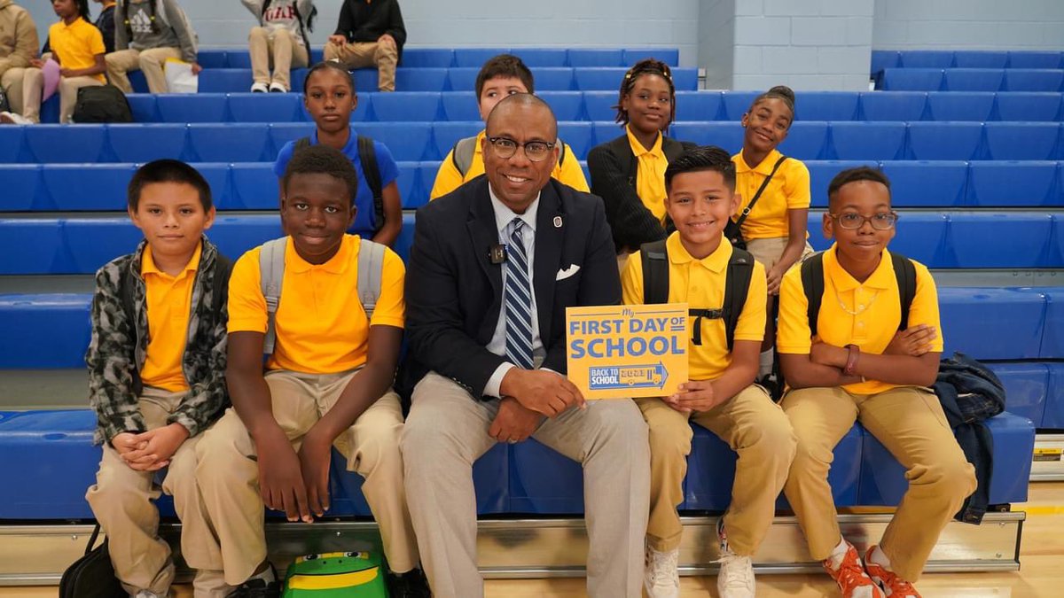 pgcps's tweet image. The first day of school is in the books! 📚 

✅ View photos: photos.google.com/share/AF1QipN-…
✅ Share your back to school moments: pgcps.org/about-pgcps/ba…