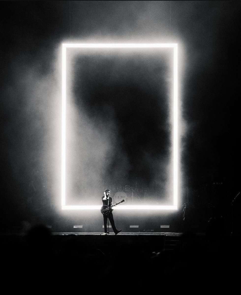 hazyheadbigcity's tweet photo. this is what the door to heaven looks like by the way https://t.co/fLTBmOcMCh