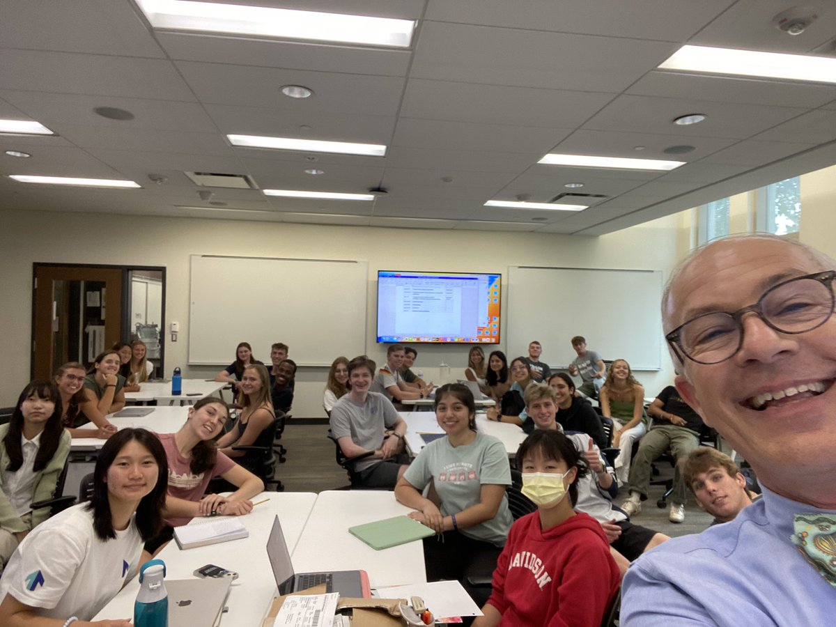 dawessner's tweet photo. It’s # FDOC @DavidsonCollege @DavidsonBiology ! #biology #bio111 https://t.co/S0Yqp47XZh