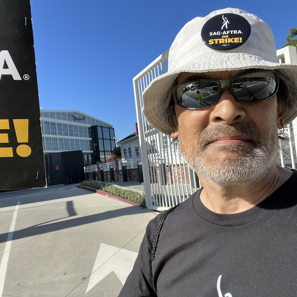 christashima's tweet photo. Monday morning picketing - @AmazonStudios #CulverStudios #CulverCity #SAGAFTRAstrike #SAGAFTRAStrong https://t.co/vj5kWqMbku