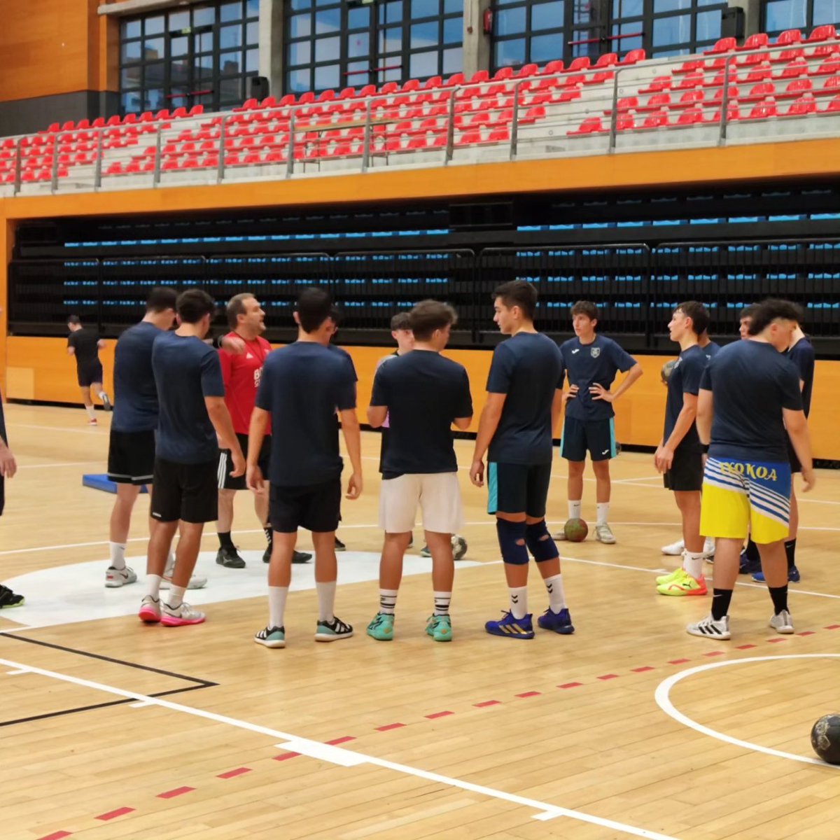 CBBarakaldo's tweet photo. 🔈Los equipos senior Provincial, juvenil y cadetes se han puesto en marcha en la tarde de hoy.

#Barakaldo #cantera #harrobia #masFuertesQueNunca https://t.co/CGDmYXabml