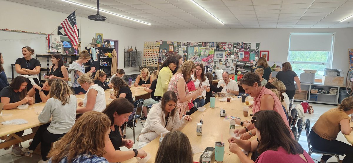 SuperCohasset's tweet image. Wonderful seeing staff at today&apos;s convocation.  #amazingeducators