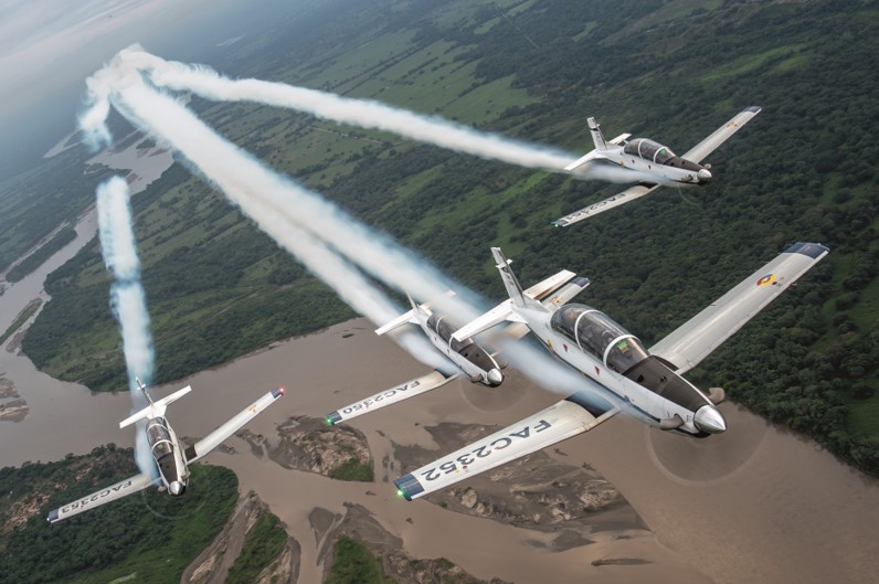RevistaFAC's tweet photo. #TipAeronáutico
El #T6C se caracteriza por ser el avión de entrenamiento militar más seguro y rigurosamente probado con una alta aceptación y confiabilidad. Es un avión de ala baja con rasgos aerodinámicos que le dan una alta capacidad de maniobra a bajas y altas velocidades. https://t.co/cgFu9goRHe