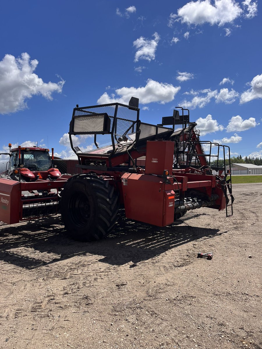 gthomp97's tweet image. Everyone thought I was crazy, but it works like a dream.  @AmityTechnology 2700 with the new style scrub frame.  I call it the 2710.  Just need to dig a good crop and find the next bottleneck. @CrystalSugarCo