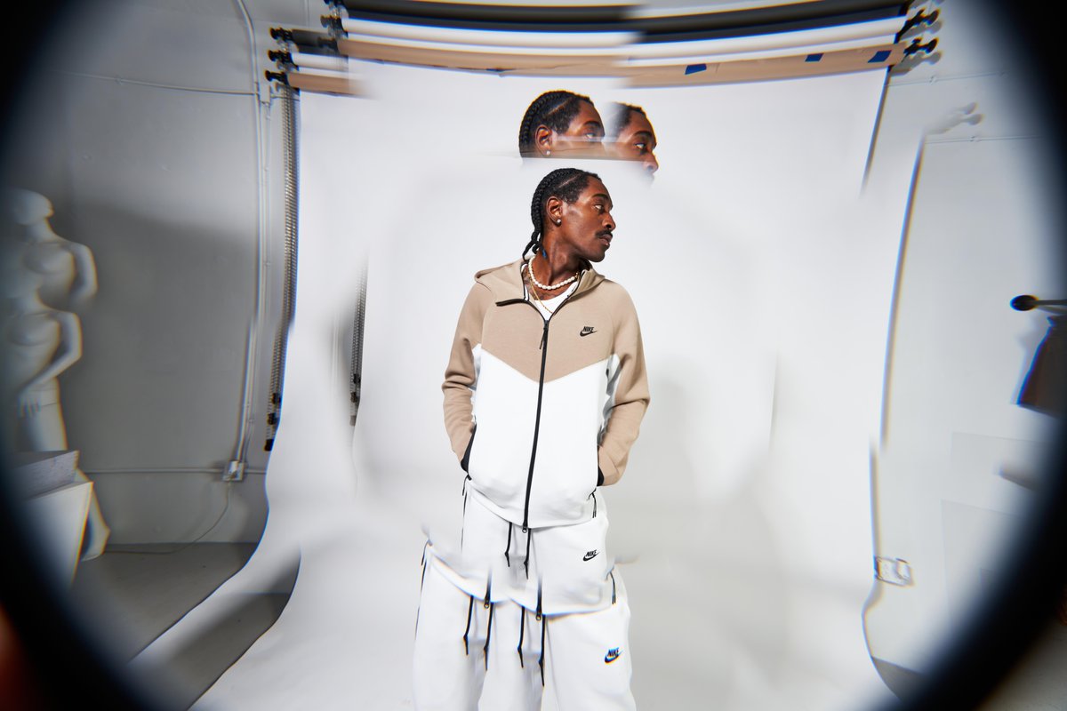 hibbettofficial's tweet image. Coming in smooth.😎

🍃 Nike Tech Fleece available now! 🍂

Link: bit.ly/3YSm4zw 

#nike #techfleece #outfit #clothing #season #fashion