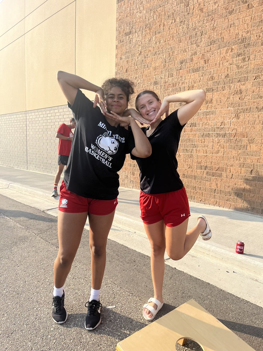 MSUBeaversWBB's tweet photo. Meet the Beavers Night 2023 🦫

Fall is right around the corner &amp; we can’t wait to be in the stands cheering on all Fall sports! 🍂🍁 https://t.co/o8gMFxgXMU