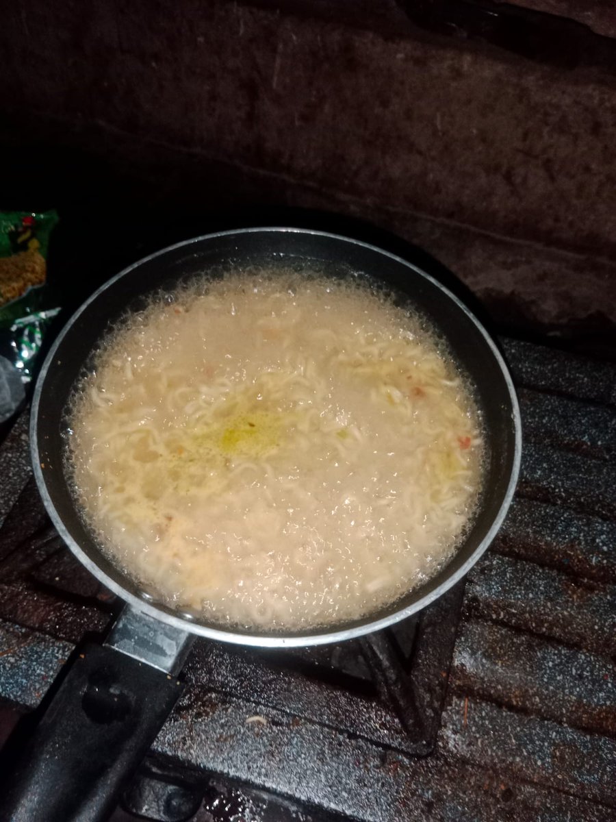 iamso_messedup's tweet photo. 2am noodles dump
#hostelite
Aiman wont lemme sleep https://t.co/M5WmTs5ySj