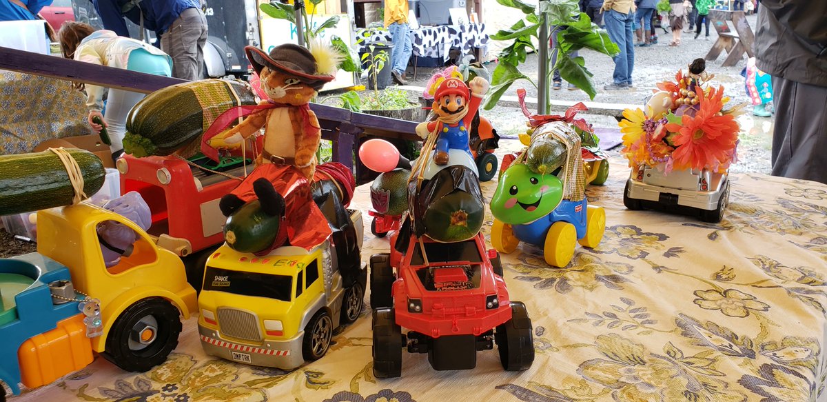 kbbiam890's tweet photo. The Homer Farmers Market held the first Zucchini Fest since 2019, welcoming families to an afternoon of racing zucchini cars and a parade centered around the summer squash. Listen and read more at https://t.co/NrC0MpI0Hr https://t.co/HT4i4VwvUp