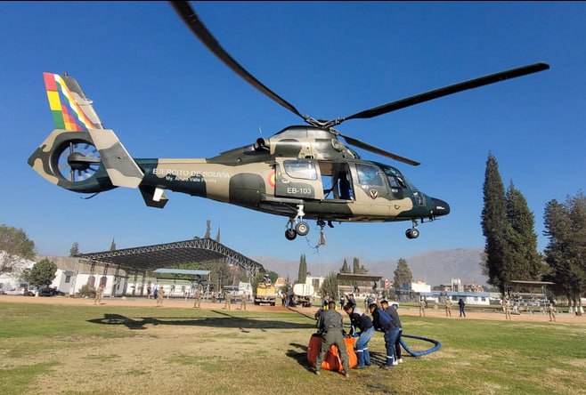 luannitapress's tweet image. #deUltimo
El #Gobierno logró #controlar  los #incendios Hasta el momento se logró #sofocar 23 incendios en el país: 12 en Cochabamba, 6 en Santa Cruz, 4 en La Paz y 1 en Tarija, con la intervención oportuna del #CCREA de las #FFAA, desplegando 897 bomberos y dos helicópteros Z9.