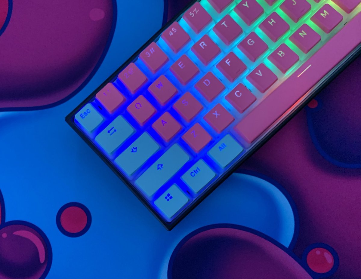 AlpheriorKeys's tweet image. ITS GIVEAWAY TIME!! This time we're giving away this lovely Miami V1 Pudding Keycap Set OR our Celestial Gaming Mouse!

To enter: 
-Like and Repost 
-Follow Us💕 
-Comment your pick! 

Winner chosen in 2 Days!! GLHF🥳(World Wide) AlpheriorKeys.com