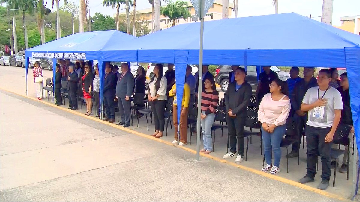 𝐋𝐔𝐍𝐄𝐒 𝐂Í𝐕𝐈𝐂𝐎 𝐄𝐍 𝐅𝐀𝐂𝐔𝐋𝐓𝐀𝐃 𝐃𝐄 𝐂𝐈𝐄𝐍𝐂𝐈𝐀𝐒 𝐄𝐂𝐎𝐍Ó𝐌𝐈𝐂𝐀𝐒
Con el acto solemne de izada de las banderas por parte del Decano de la Facultad de Ciencias Económicas, se cumplió con un nuevo lunes cívico en la Universidad de Guayaquil.
#NoticiasUG
#UG