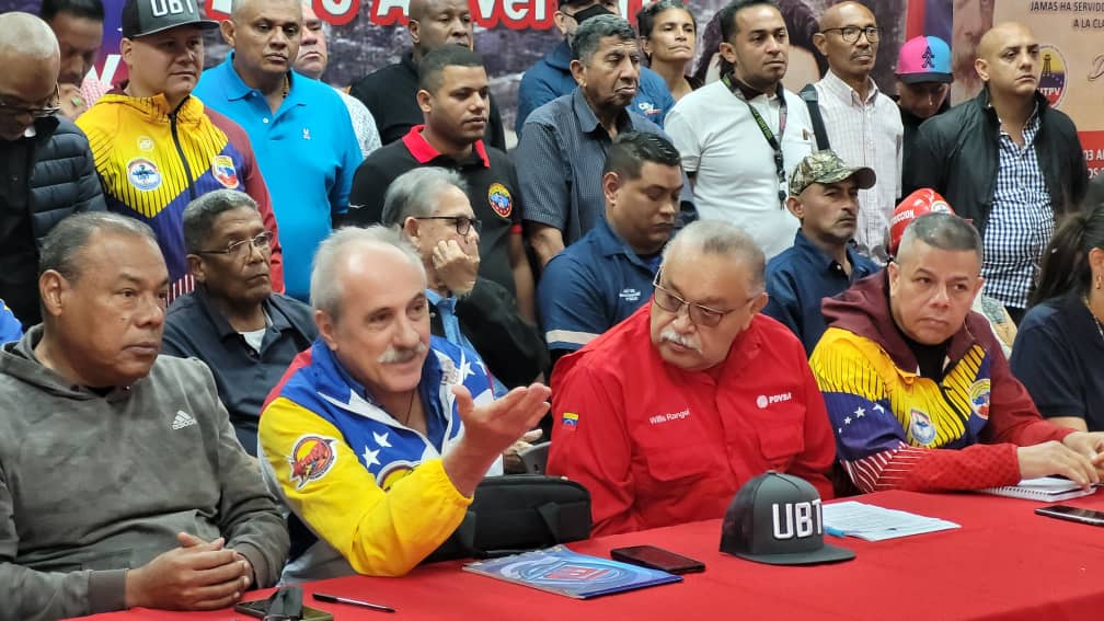cbolivariana's tweet photo. Dirigencia sindical y trabajador@s de Cs, Miranda y la Guaira, acompañemos a nuestra Central Socialista este #29Ago, a rueda de prensa en la Futpv, a las 10 AM.

Ante las amenazas contra la RBV.

Avances y cumplimiento del Plan de 9 Puntos de Bienestar Social de la clase obrera. https://t.co/2J6pgbhcV4