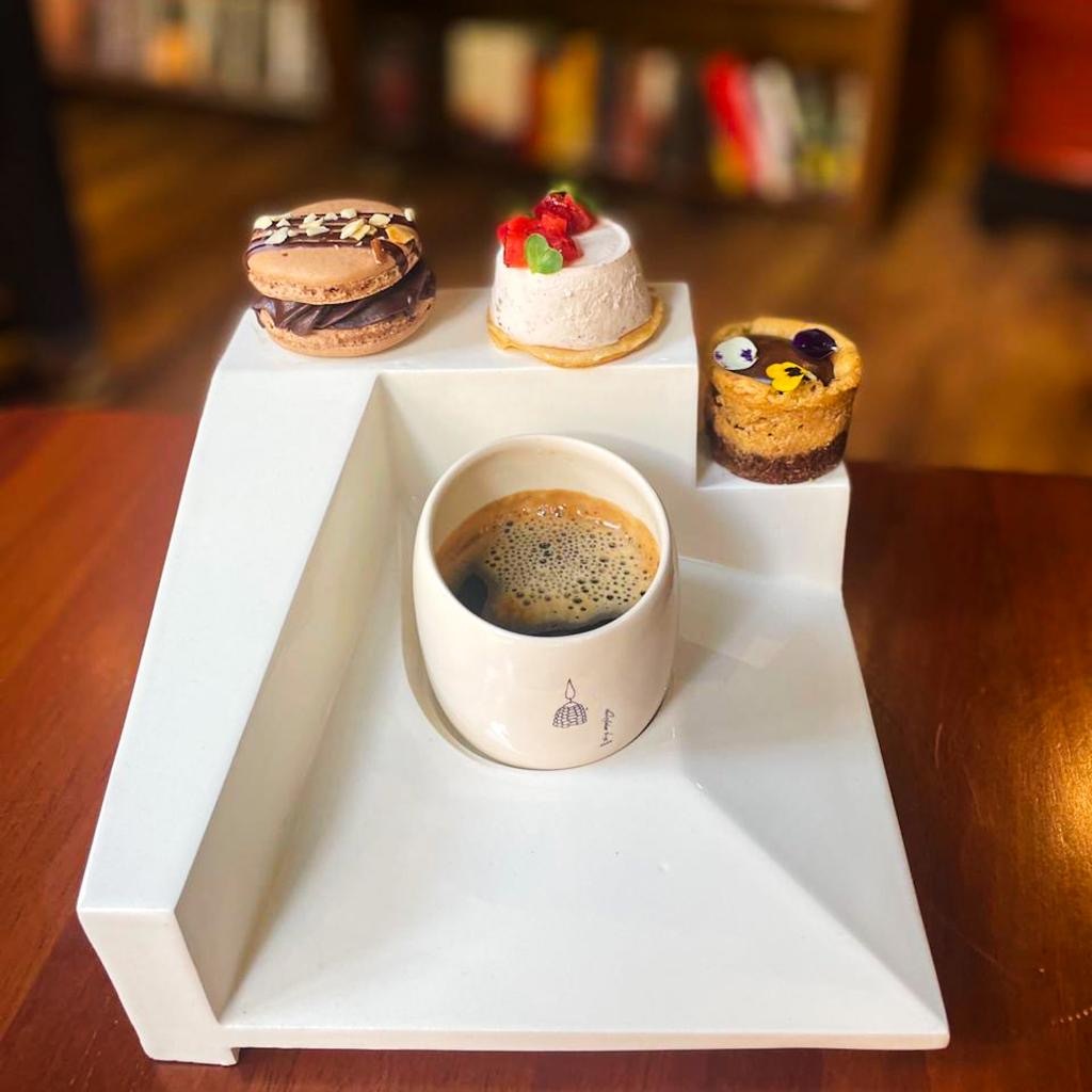 sophosenlinea's tweet photo. Hasta el 21 de septiembre, los invitamos a disfrutar del #ritualdelcafe en SOPHOS Bistrot. Por solo Q75, podrá deleitarse con un café acompañado de tres deliciosos bocadillos dulces.
Solo para pagos con tarjeta BI o efectivo.
Al pagar con tarjeta BI, obtendrá la taza especial. https://t.co/rzdCNJd7ZN