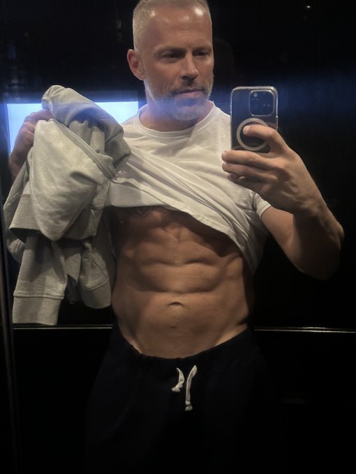 Watch Scott Blokker's leaked NSFW photo on TwXstars