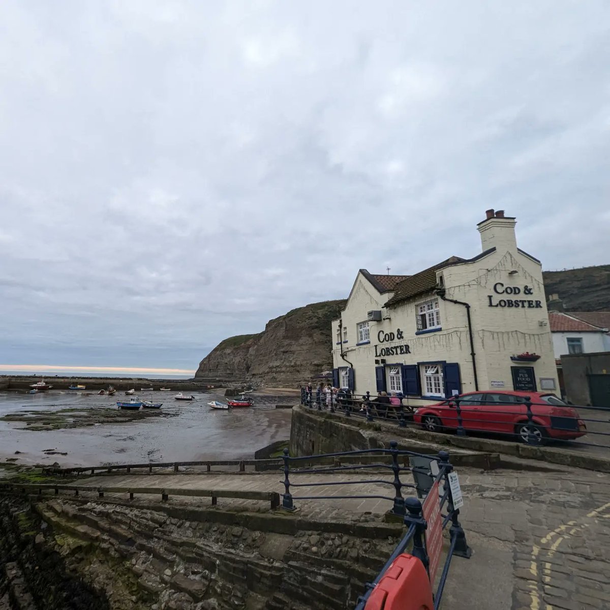 RoamingRidings's tweet photo. Nice couple of pints and some cod & lobster at the Cod & Lobster tonight. A must while in Staithes... Can't beat that view.
#northyorkshirepubs #pubguide #pubs #publichouses #greatbritishpub #pubreviews #explorepubs #beerblog #craftbeeruk #northyorkshire https://t.co/0a1kUn8dgJ