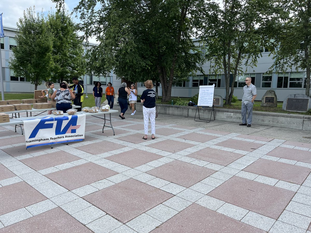 ProfPatch83's tweet photo. Helping set up for my union - we’re building up for a contract negotiation drive. #UnionYes 
We have 8% of teachers opting out - bc Janus was a horrible choice. https://t.co/yZD8wTuXXS