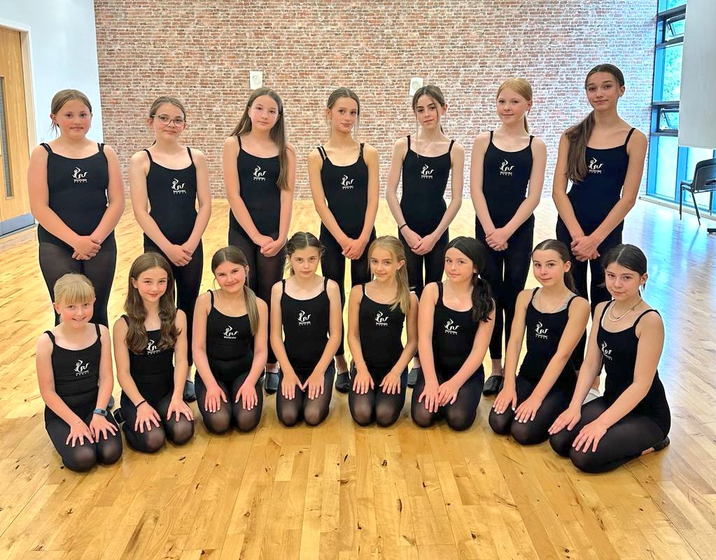 🌟 Introducing our brand new S1 School of Dance 🌟 The girls have made a fantastic start to the programme and look very smart in their new kit! 👯‍♀️👯‍♀️👯‍♀️👯‍♀️👯‍♀️👯‍♀️ The beginning of an exciting 3 year School of Sport journey 💜 @WallaceHS_dance