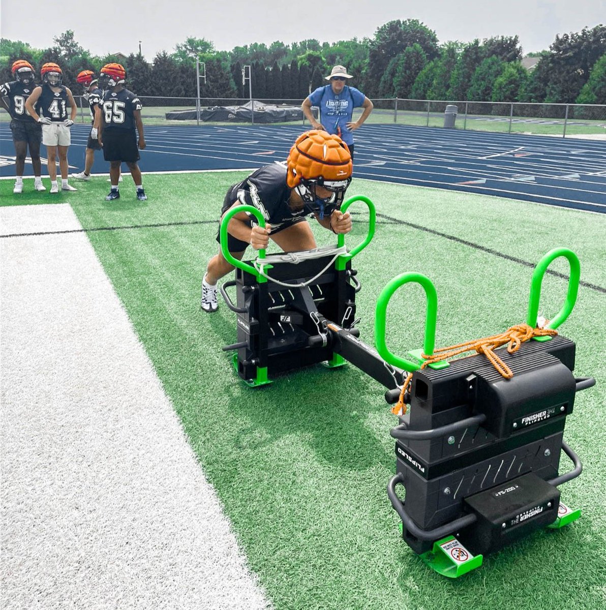 TheFlipSled's tweet photo. Preparing for Game Day! 😤 

Check out how Appleton North High School preparing for the 2023-2024 football season! 
#Football #FlipSled #PancakeCrew #Teamworkouts #training @ANLightningFB https://t.co/RrjEPM0Ed3