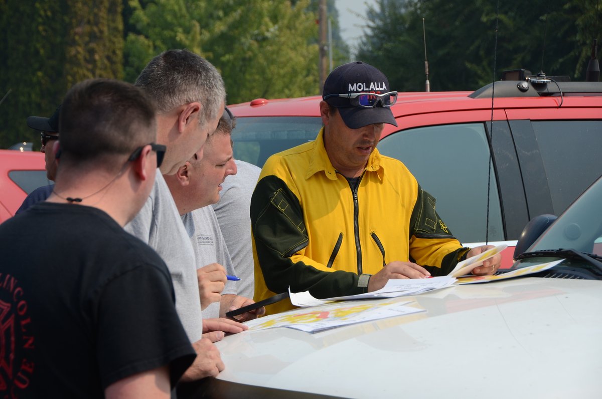 OSFM's tweet photo. Over the weekend we sent seven task forces and an incident management team to the #TyeeRidgeComplex in Douglas County.
Structural firefighters are working on the Cougar Creek #1, Lighthouse, and Tyee fires.
NEW BLOG POST: https://t.co/sgrwOHSItV
#Oregon #Wildfire https://t.co/JR8VtE6cHR