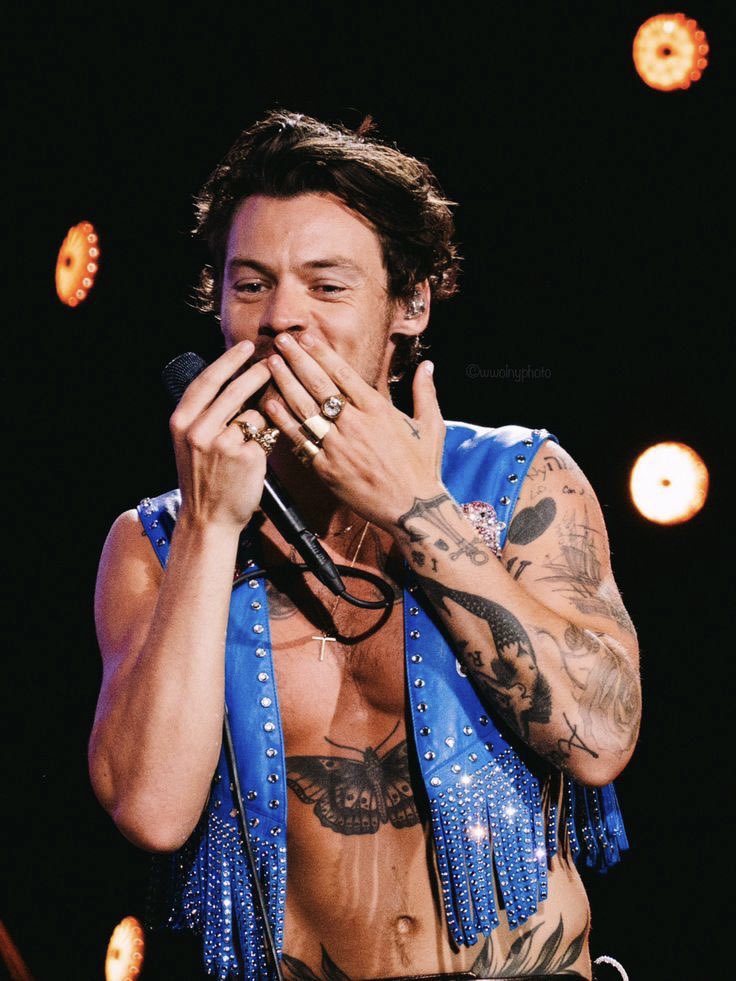 safeharrys's tweet photo. we’re just so lucky to be living in the same era as harry 🫶🏻 https://t.co/7zscFG3OiB
