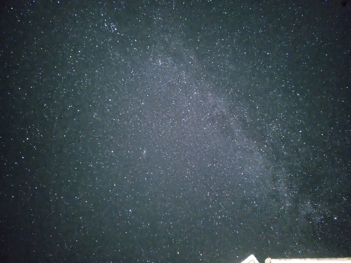 sutton_squash's tweet photo. @SpaceX @Starlink Just seen the "starlink express" going over Devon uk! Wow! 
My first time seeing the proper "train chain" of Satellites And it really spectacular. I only wish I had access to my phone camera at the time. https://t.co/iiN8WyfkIT