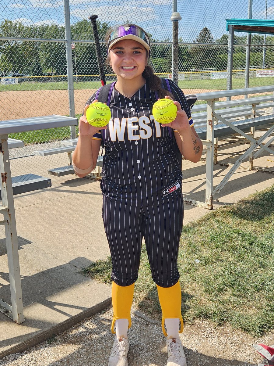 ricknasty74's tweet photo. Well @elli_reyes11 had another good weekend at the plate!!! She got herself a couple more 💣!!! She has been working very hard and it is showing for sure!!! Keep doing you Elli!! And have fun while your doing it!!! 
@Tbird_softball 
@NEThunderGold https://t.co/G5aGNoGGdl