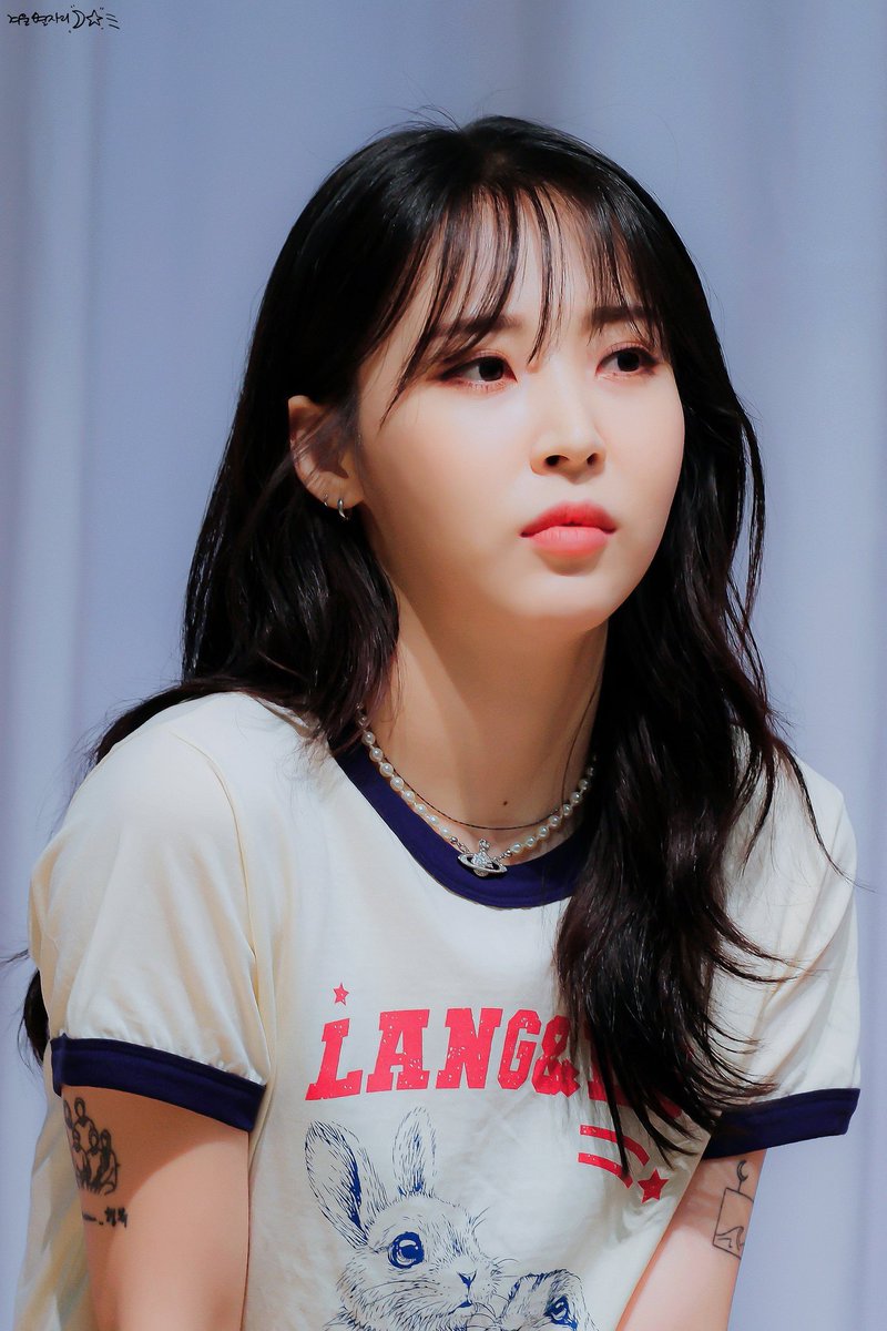 moonbyul pics tweet media