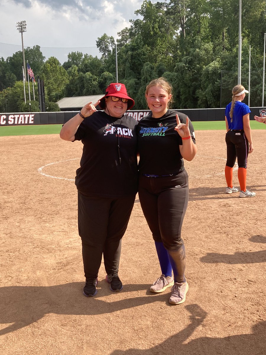 MorganDerby13's tweet photo. Thank you @PackSoftball for the camp yesterday! Had a ton of fun and learned a lot of new drills for hitting and catching. https://t.co/mpcb9XpD1H