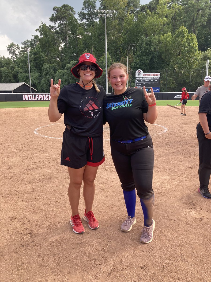 MorganDerby13's tweet photo. Thank you @PackSoftball for the camp yesterday! Had a ton of fun and learned a lot of new drills for hitting and catching. https://t.co/mpcb9XpD1H