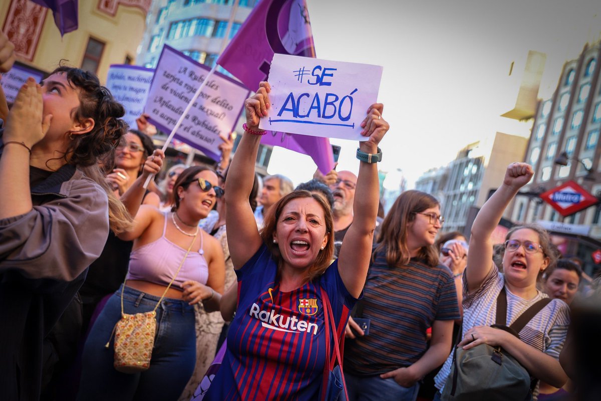 MariusBM_'s tweet photo. Manifestación de apoyo a la futbolista Jenni Hermoso, el lunes 28 de agosto en la Plaza de Callao, Madrid. https://t.co/NygTqv5Wh6