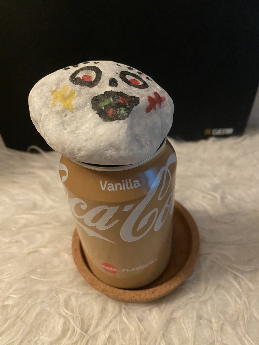 whatmicha's tweet photo. #MagicSageStone Day 43
There are actually people who think Vanilla Coke doesn’t taste Godlike.
How dare you not liking Vanilla Coke.
#VanillaCoke https://t.co/rXekuqfNwm
