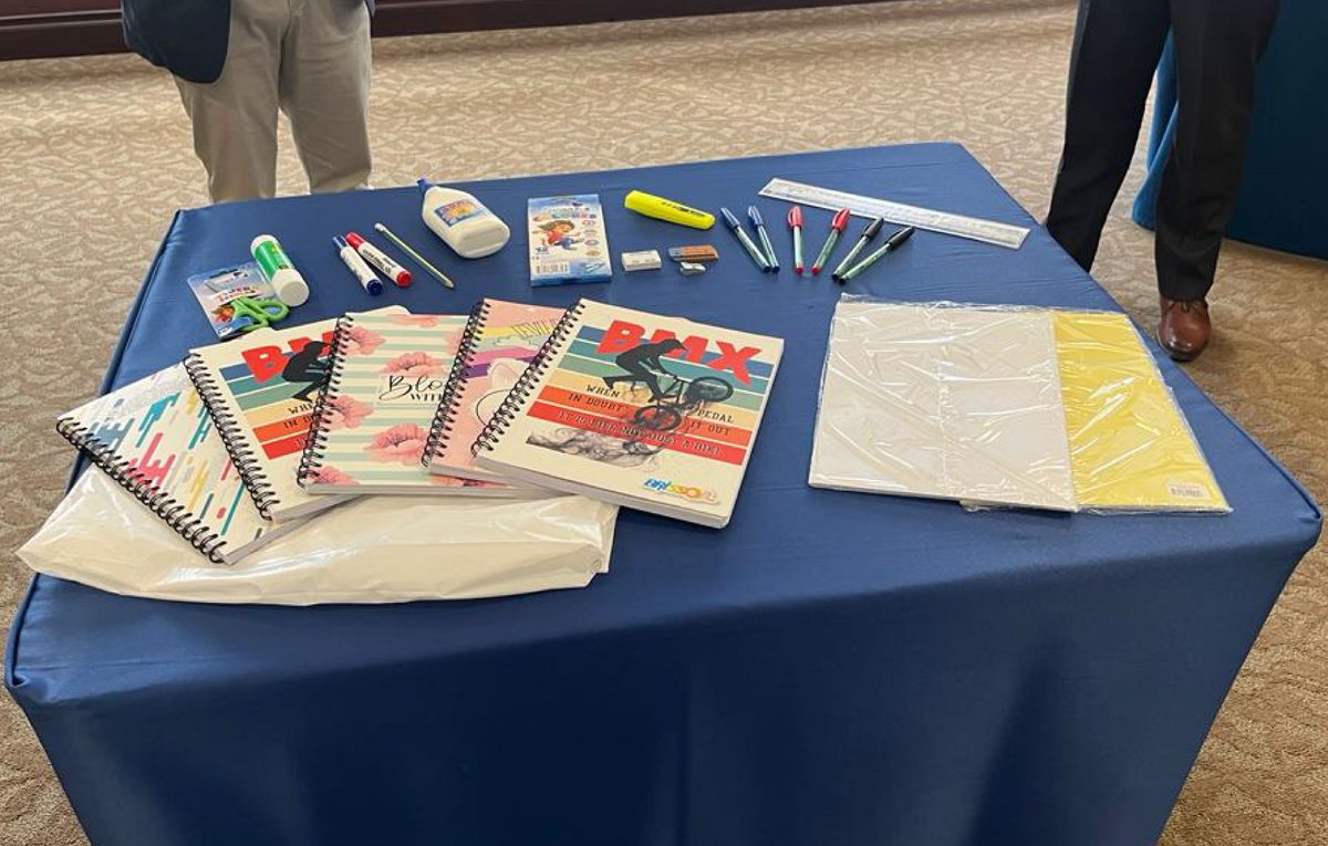 Agradecemos la generosa donación de 40 kits de útiles escolares por parte de <a href="/SwissotelQuito/">Swissôtel Quito</a>, que llenarán de ilusión el regreso a clases de nuestras niñas, niños y adolescentes. 🌟 

Su apoyo nos impulsa a construir un futuro brillante y lleno de posibilidades. 💙📚